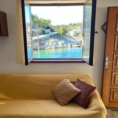Holiday home Ante Zirje